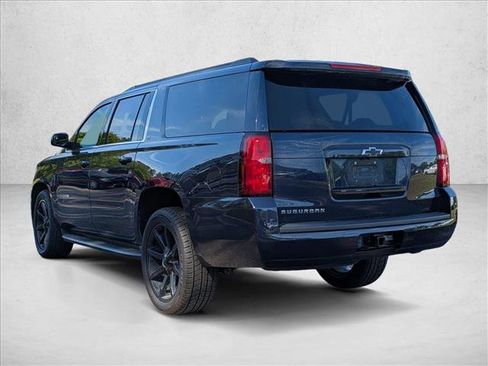 Used 2017 Chevrolet Suburban LT image 8