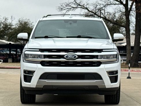 Used 2024 Ford Expedition Limited image 2