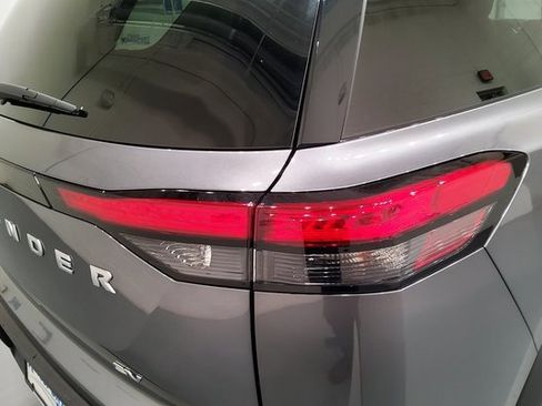 Used 2024 Nissan Pathfinder SV image 12