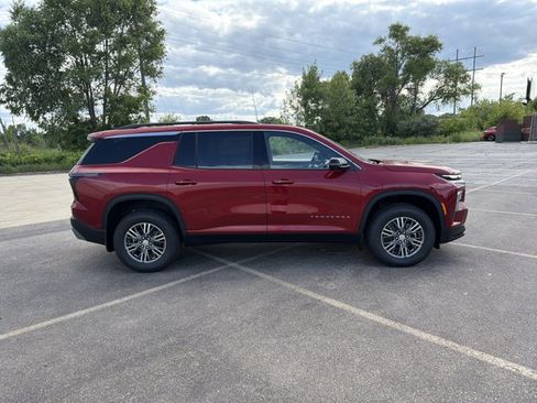 New 2026 Chevrolet Traverse LT w/ Driver Confidence Package AWD/4WD image 4
