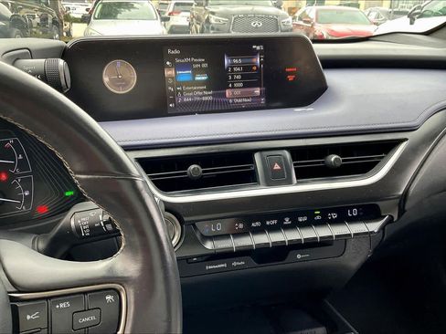 Used 2019 Lexus UX 200 image 5