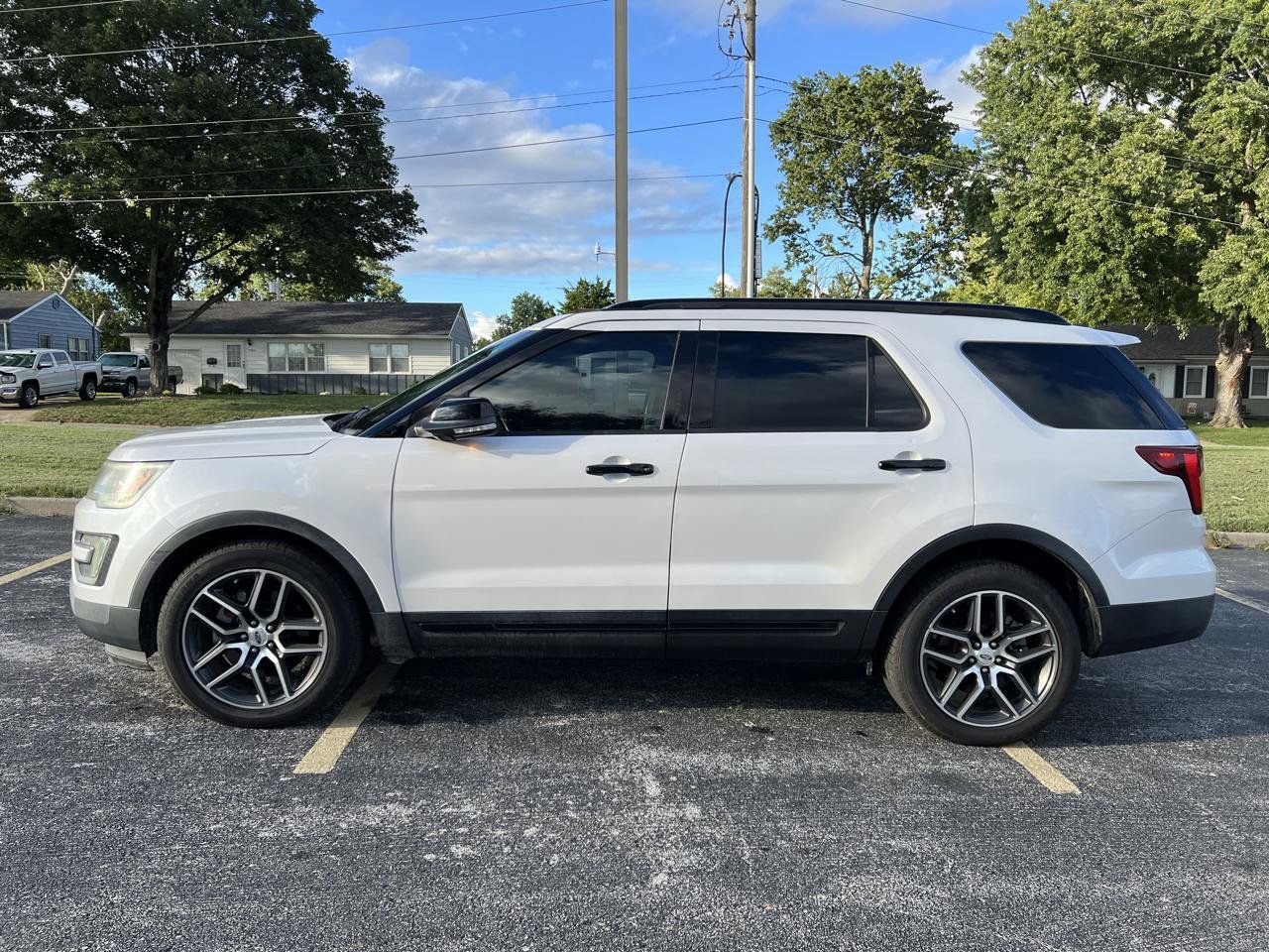 Used 2016 Ford Explorer Sport w/ Equipment Group 401A AWD/4WD image 2