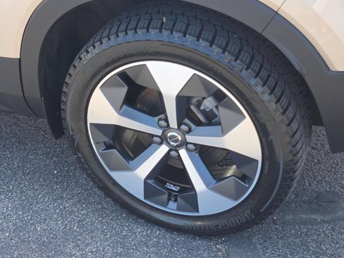 Used 2024 Volvo XC40 B5 Plus AWD/4WD image 18