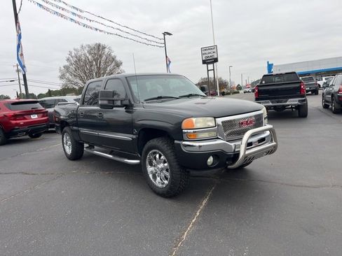 Used 2005 GMC Sierra 1500 SLE w/ Off-Road Package image 2