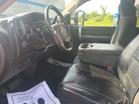 Used 2008 Chevrolet Silverado 2500 LT w/ 1LT Convenience Package AWD/4WD image 11