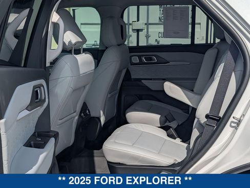 Used 2025 Ford Explorer Platinum w/ Ultimate Package AWD/4WD image 15