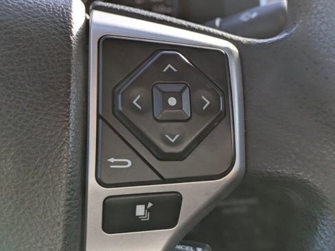 Used 2018 Toyota Tundra SR5 image 22