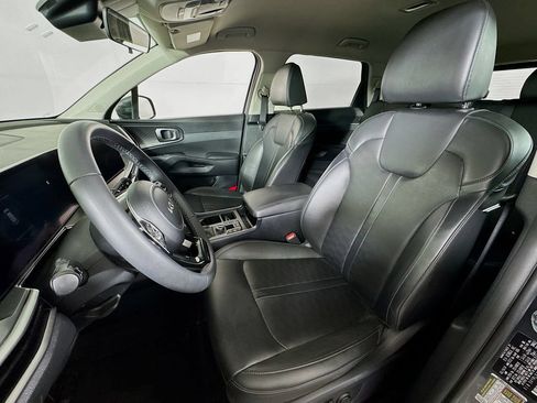Used 2025 Kia Sorento S AWD/4WD image 21