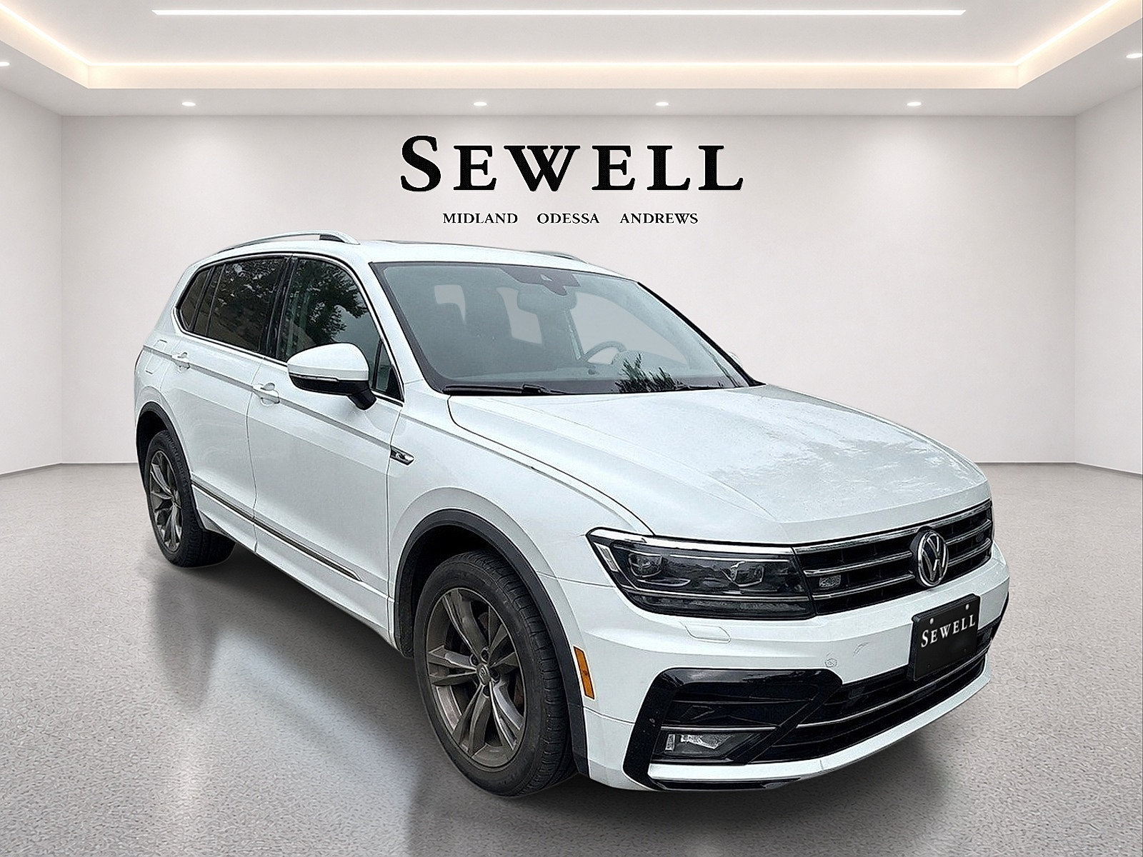 Used 2018 Volkswagen Tiguan SEL Premium AWD/4WD image 3