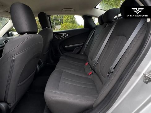 Used 2015 Chrysler 200 Limited FWD image 10