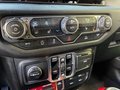 Used 2025 Jeep Wrangler Unlimited Sport AWD/4WD image 39