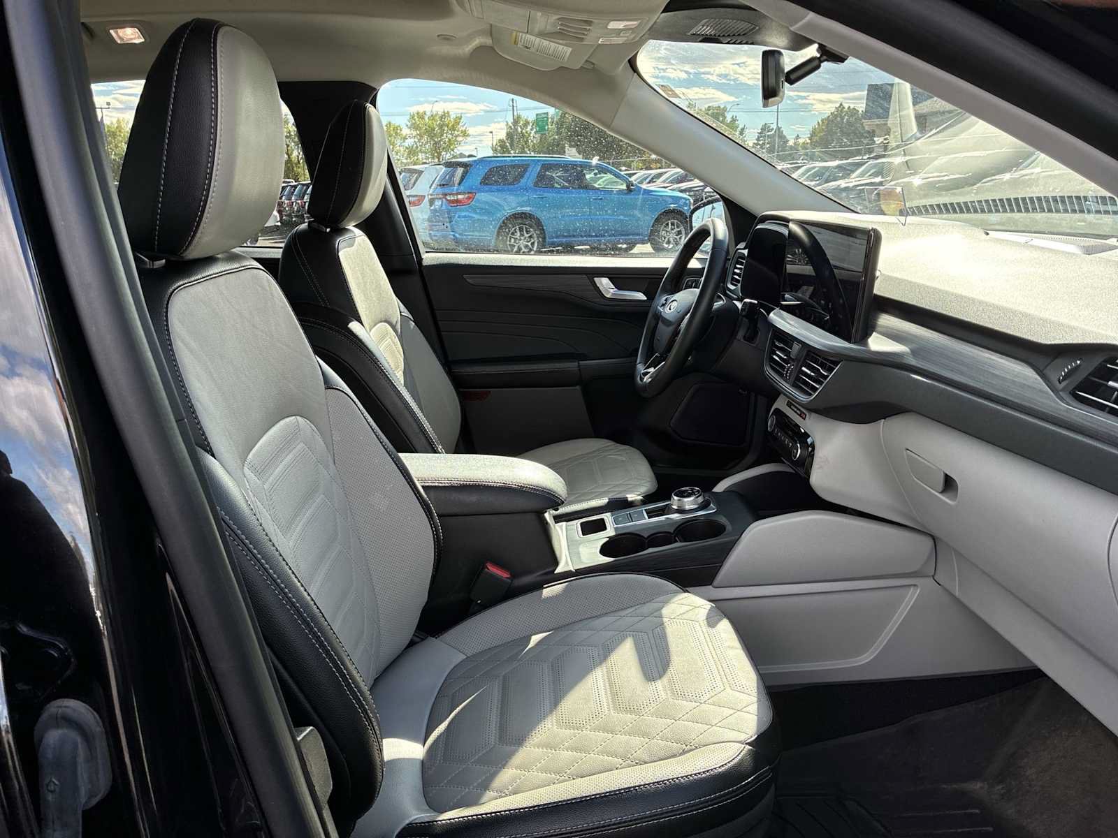 Used 2024 Ford Escape Platinum w/ Premium Technology Package AWD/4WD image 26