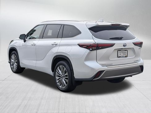 Used 2024 Toyota Highlander Platinum AWD/4WD image 5