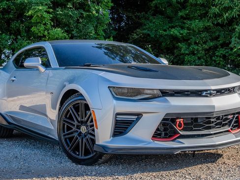 Used 2017 Chevrolet Camaro SS RWD image 7