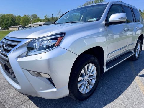 Used 2015 Lexus GX 460 w/ Premium Package AWD/4WD image 3