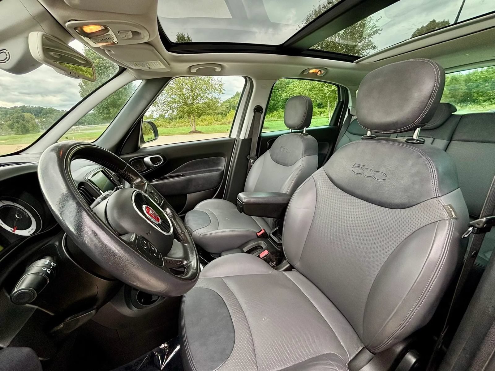 Used 2017 FIAT 500L Lounge w/ Premium Package FWD image 14