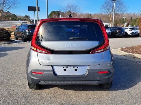 Used 2022 Kia Soul LX image 6