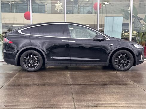 Used 2018 Tesla Model X 100D image 2
