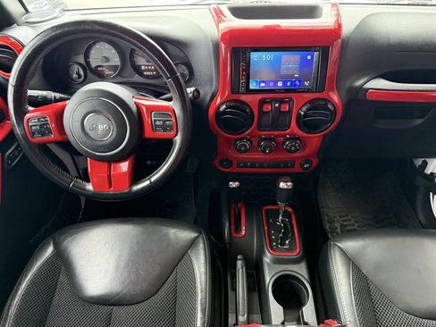 Used 2017 Jeep Wrangler Sahara AWD/4WD image 18