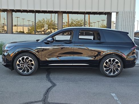 Used 2024 Lincoln Nautilus Reserve w/ Equipment Group 202A image 4