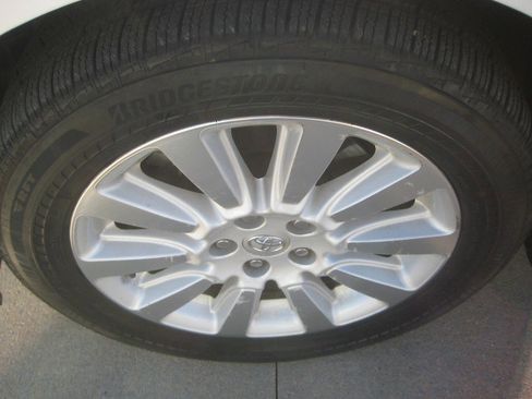 Used 2015 Toyota Sienna Limited Premium image 11