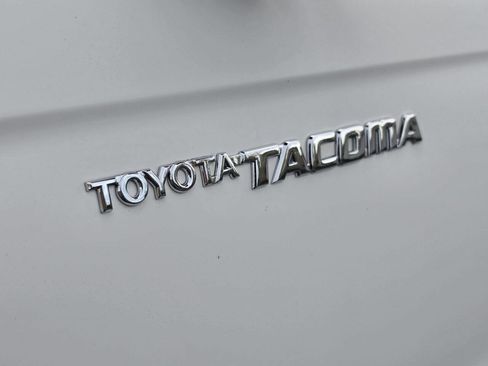 Used 2000 Toyota Tacoma 4x4 Regular Cab image 25