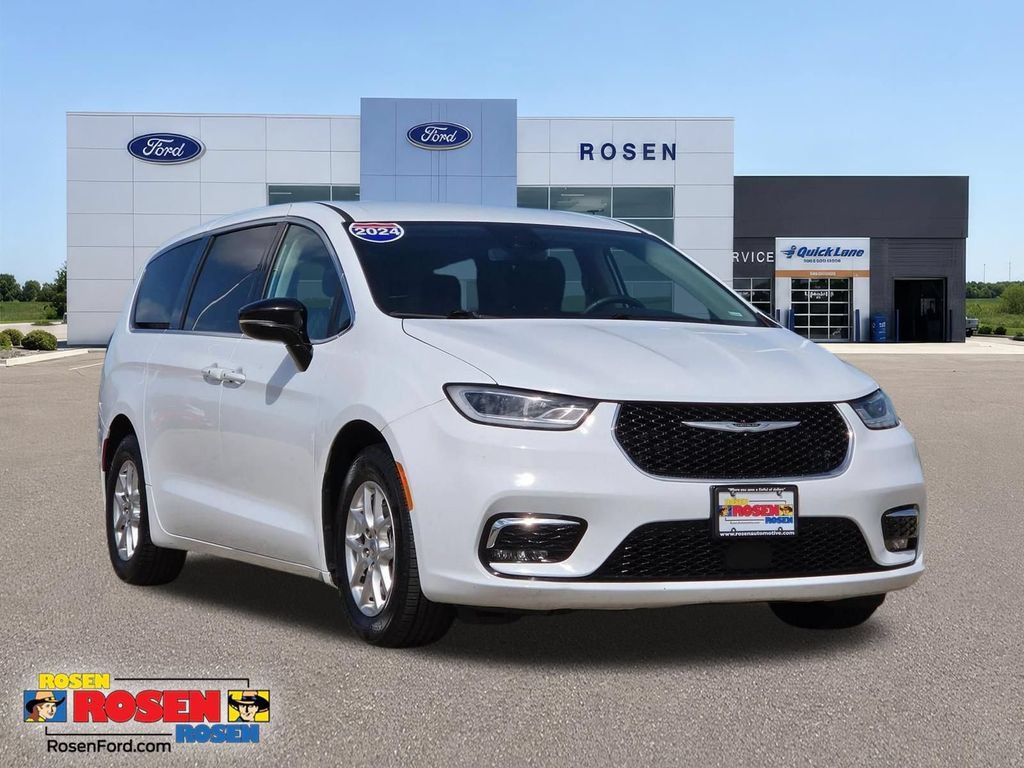 Used 2024 Chrysler Pacifica Touring-L FWD image 1