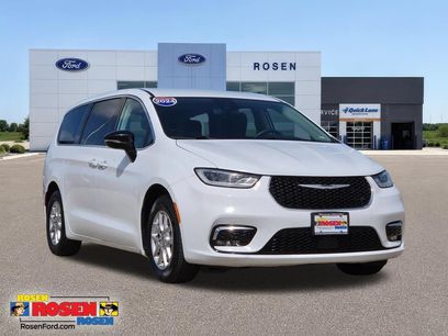 Used 2024 Chrysler Pacifica Touring-L