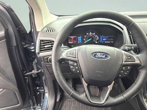 Used 2024 Ford Edge Titanium image 26