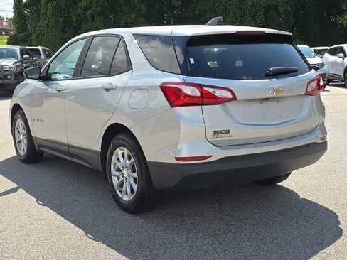 Used 2020 Chevrolet Equinox LS w/ LS Convenience Package FWD image 3