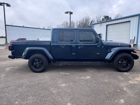 Used 2025 Jeep Gladiator Sport image 5