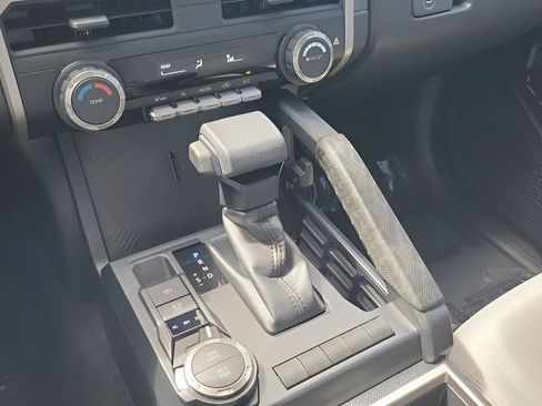 Used 2024 Toyota Tacoma SR5 AWD/4WD image 15