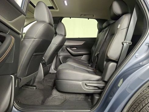 Used 2025 MAZDA CX-70 3.3 Turbo w/ Preferred Package AWD/4WD image 13