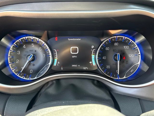 Used 2025 Chrysler Pacifica Select FWD image 13