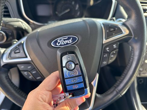 Used 2018 Ford Fusion Titanium image 31