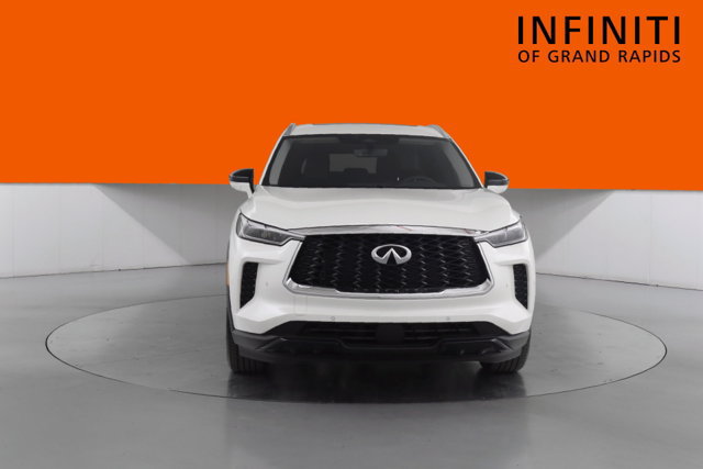 Used 2023 INFINITI QX60 Luxe AWD/4WD image 2