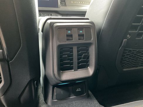 New 2025 Ford Bronco Badlands w/ Sasquatch Package image 12