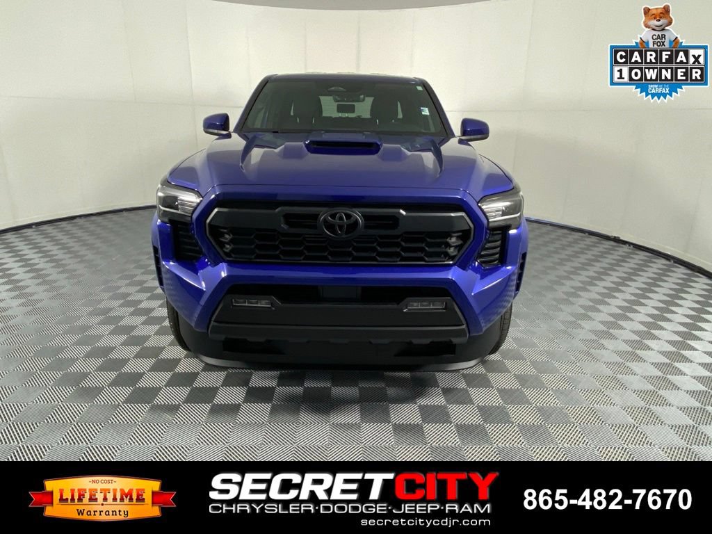 Used 2025 Toyota Tacoma TRD Sport AWD/4WD image 2