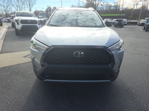 Used 2025 Toyota Corolla Cross LE image 2