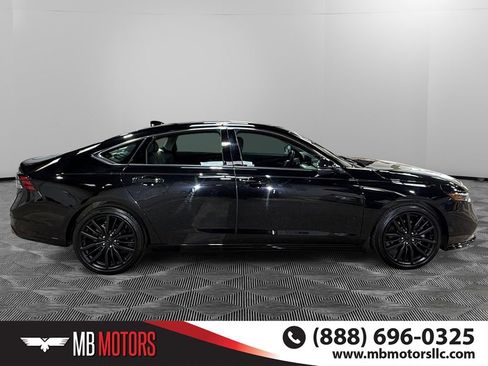 Used 2024 Honda Accord Touring image 2