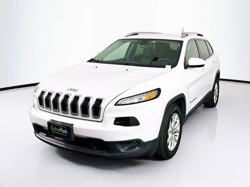 Used 2018 Jeep Cherokee Latitude FWD image 3