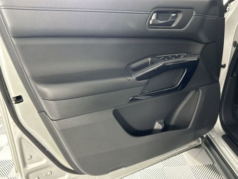 Used 2024 Nissan Pathfinder S FWD image 28