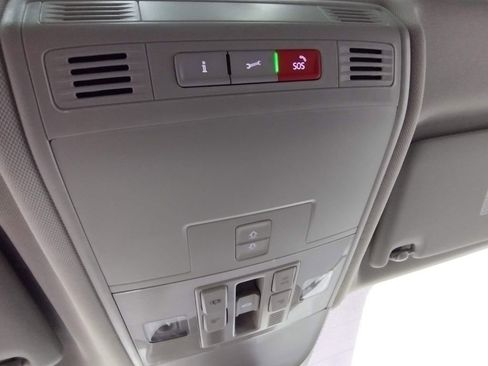 New 2025 Volkswagen Taos SEL image 28