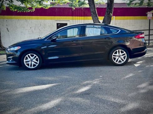 Used 2015 Ford Fusion SE w/ Equipment Group 202A FWD image 4
