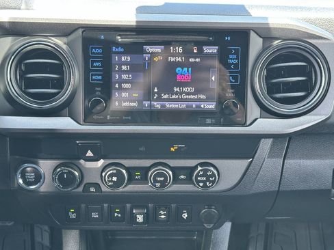 Used 2019 Toyota Tacoma TRD Off-Road w/ Technology Package AWD/4WD image 27