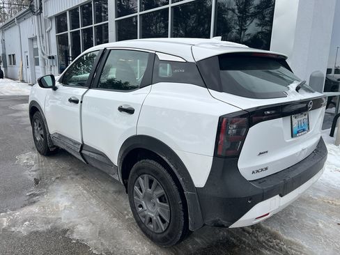 Used 2025 Nissan Kicks S w/ Charging Package image 7