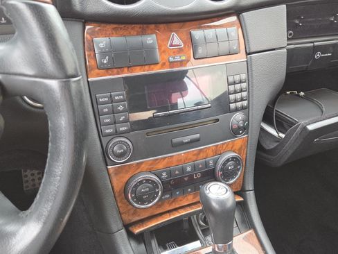 Used 2009 Mercedes-Benz CLK 550 Cabriolet image 26