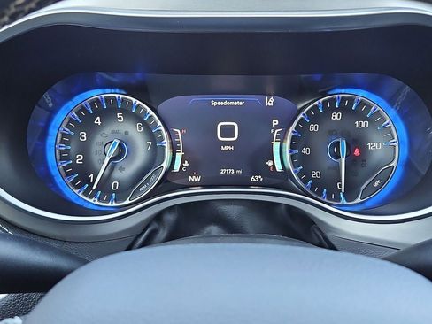 Used 2024 Chrysler Pacifica Limited w/ S Appearance Package image 28