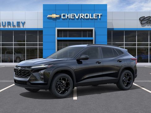New 2026 Chevrolet Trax LT w/ Driver Confidence Package FWD image 2