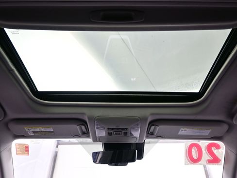 Used 2020 Toyota RAV4 XLE Premium FWD image 17